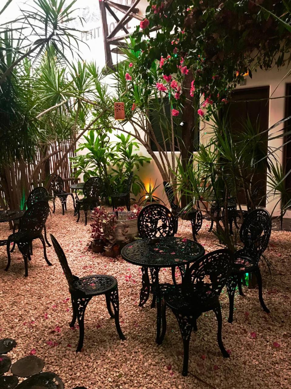 Lo Nuestro Petit Hotel ตูลุม ภายนอก รูปภาพ